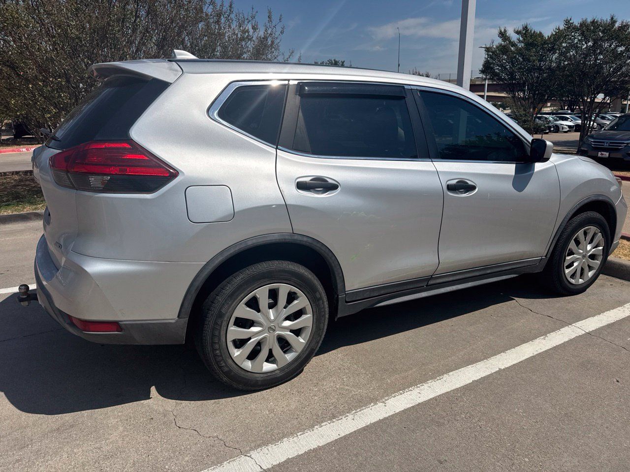 Used 2017 Nissan Rogue S AWD/4WD image 3