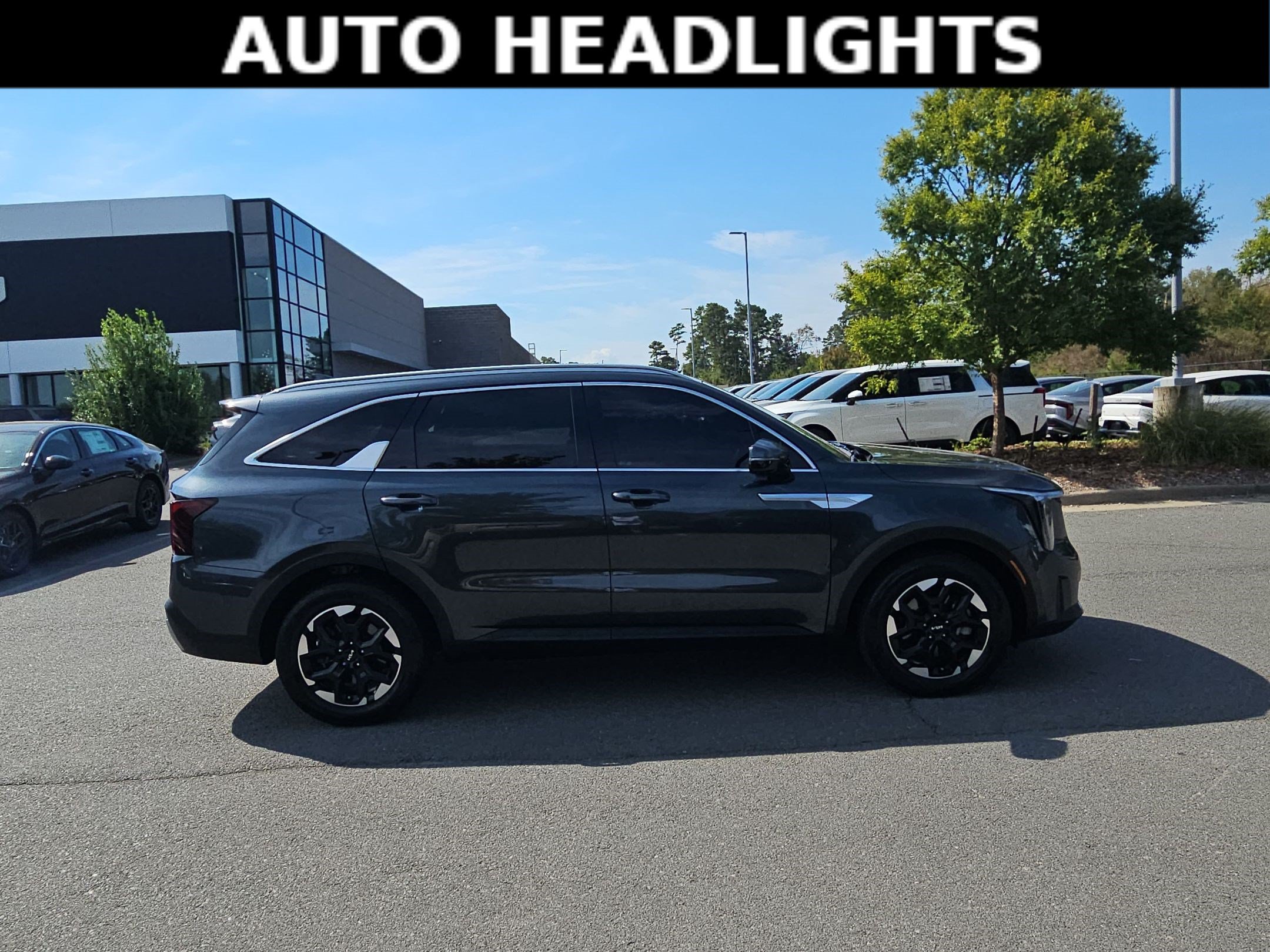 Used 2025 Kia Sorento S FWD image 8
