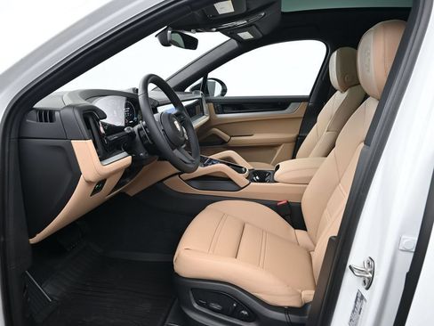 Certified 2026 Porsche Cayenne Coupe AWD/4WD image 4