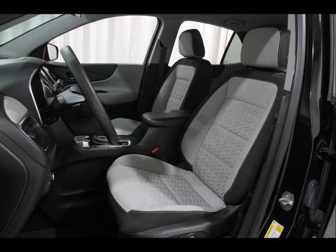 Used 2022 Chevrolet Equinox LS w/ LS Convenience Package AWD/4WD image 5