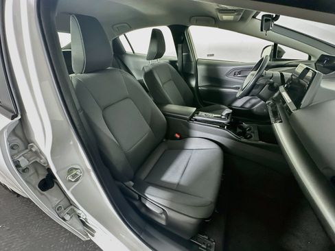Used 2024 Toyota Prius LE FWD image 29