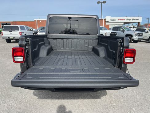 New 2025 Jeep Gladiator Sport image 17