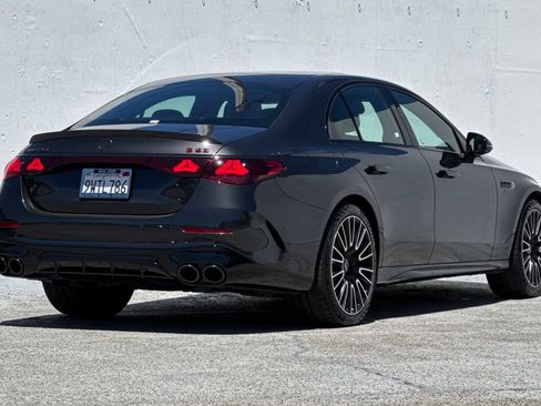 Used 2026 Mercedes-Benz E 53 AMG e 4MATIC Sedan image 3