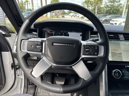 Certified 2025 Land Rover Discovery S image 29