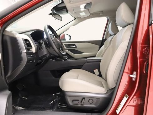 Used 2025 Nissan Rogue SV FWD image 13