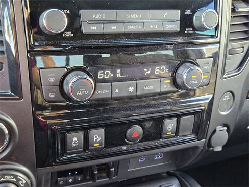 Used 2024 Nissan Titan SV w/ SV Convenience Package image 23