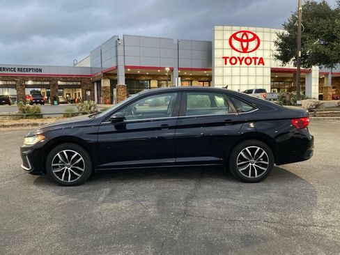 Used 2025 Volkswagen Jetta SE FWD image 7