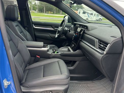Used 2025 GMC Terrain Elevation w/ Elevation Premium Package AWD/4WD image 12