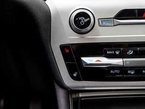 Used 2022 Ford Explorer XLT w/ Equipment Group 202A image 24