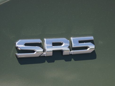 Used 2022 Toyota Tundra SR5 w/ SR5 Premium Package AWD/4WD image 18
