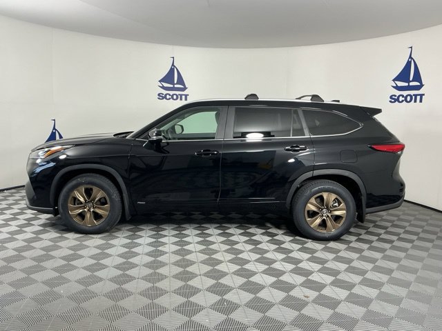 Used 2023 Toyota Highlander Bronze Edition AWD/4WD image 4