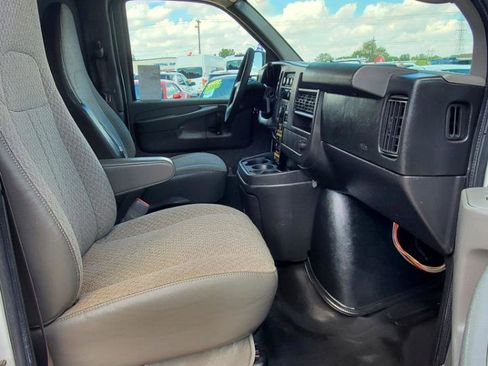 Used 2014 Chevrolet Express 3500 Extended RWD image 17