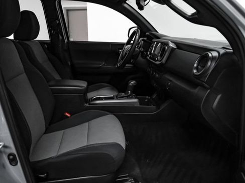 Used 2021 Toyota Tacoma TRD Sport AWD/4WD image 30