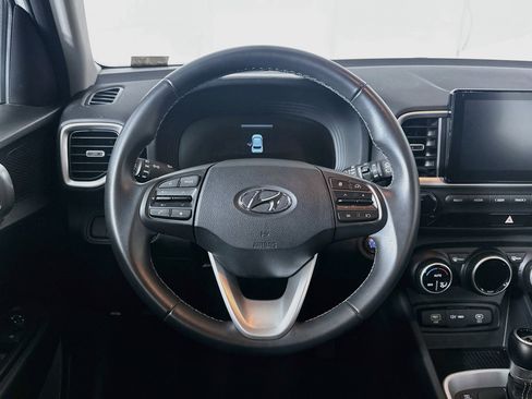 Used 2025 Hyundai Venue SEL FWD image 18