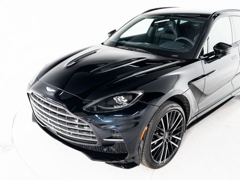 Used 2025 Aston Martin DBX 707 image 48