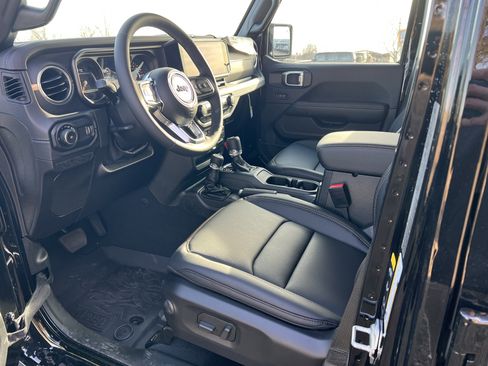 New 2026 Jeep Wrangler Sahara AWD/4WD image 10