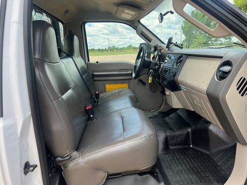 Used 2009 Ford F550 2WD Regular Cab Super Duty image 7
