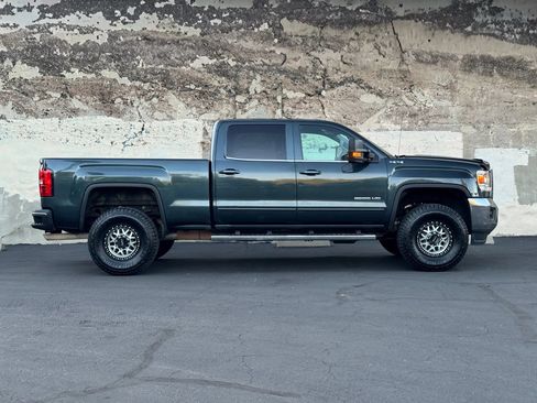 Used 2017 GMC Sierra 2500 SLE w/ HD SLE Preferred Plus Package AWD/4WD image 4