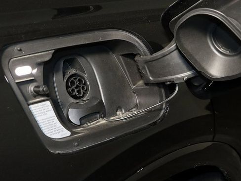 Used 2024 Audi Q4 e-tron Premium Plus w/ Premium Plus image 31