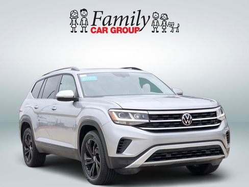 Used 2023 Volkswagen Atlas SE w/ Panoramic Sunroof Package image 2