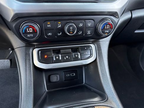 Certified 2023 GMC Acadia SLE FWD image 18