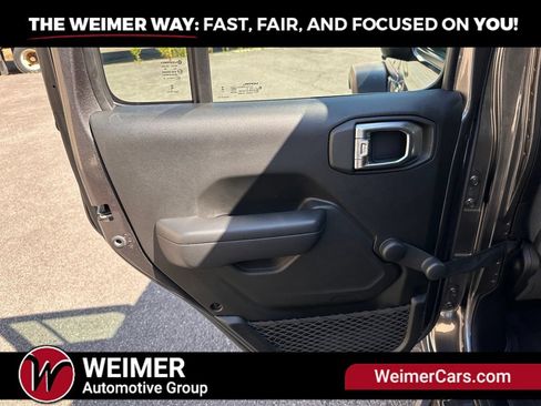 Used 2024 Jeep Gladiator Sport AWD/4WD image 18