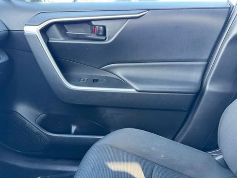 Used 2020 Toyota RAV4 LE image 21