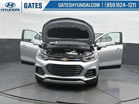 Used 2022 Chevrolet Trax LT w/ LT Convenience Package image 36