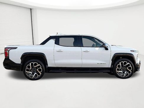 Used 2024 Chevrolet Silverado EV RST AWD/4WD image 5