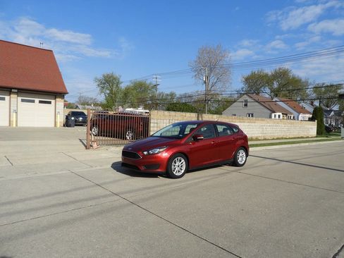 Used 2016 Ford Focus SE FWD image 5