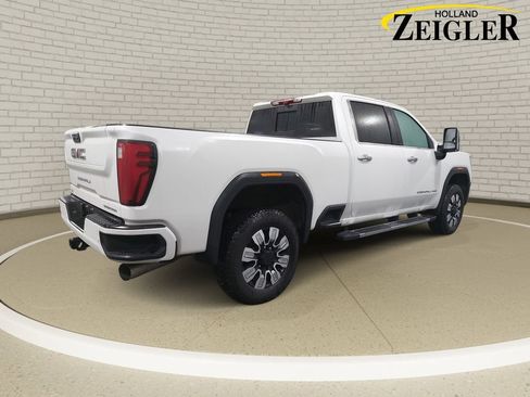 Used 2025 GMC Sierra 2500 Denali w/ Denali Reserve Package AWD/4WD image 5