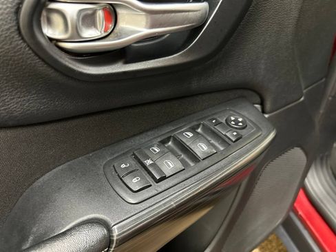 Used 2016 Jeep Cherokee Sport FWD image 26