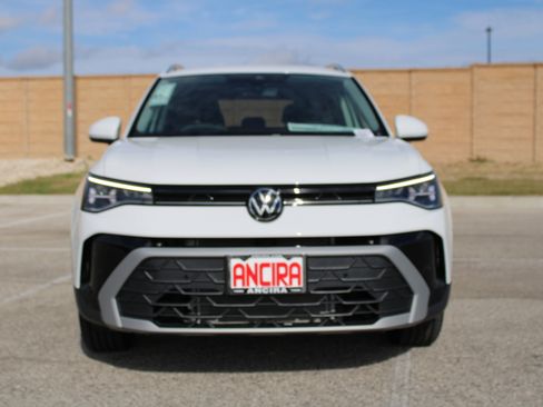 New 2025 Volkswagen Taos SE image 7