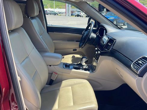 Used 2019 Jeep Grand Cherokee Limited w/ Trailer Tow Group IV AWD/4WD image 14