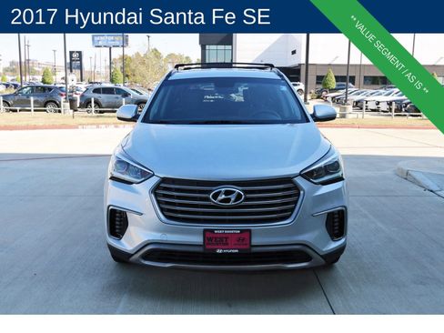 Used 2017 Hyundai Santa Fe SE w/ Cargo Package image 2