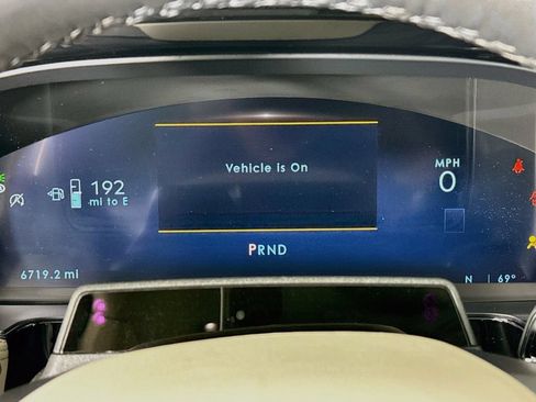 Used 2025 Lincoln Corsair Reserve w/ Equipment Group 202A AWD/4WD image 13
