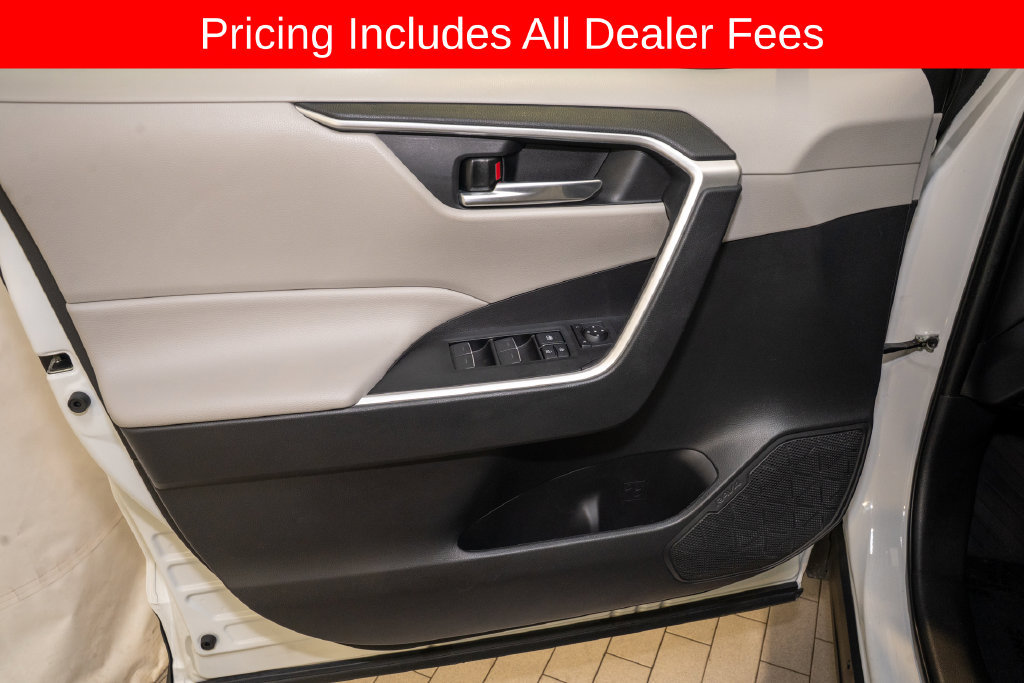 Used 2022 Toyota RAV4 XLE FWD image 11