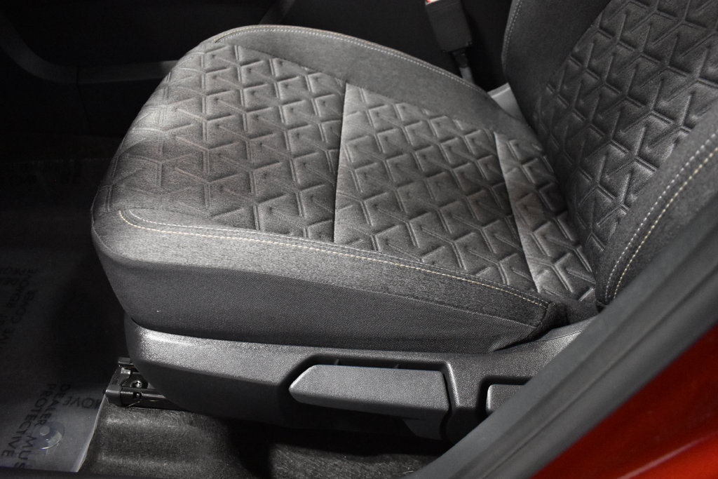 Certified 2025 Nissan Kicks SV FWD image 18