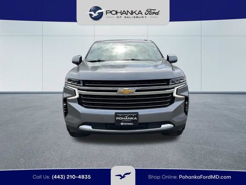 Used 2022 Chevrolet Suburban LT w/ Luxury Package AWD/4WD image 3