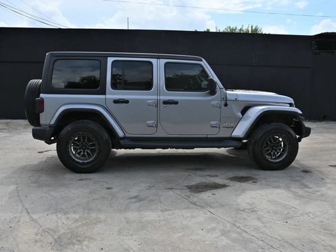 Used 2019 Jeep Wrangler Unlimited Sahara AWD/4WD image 7