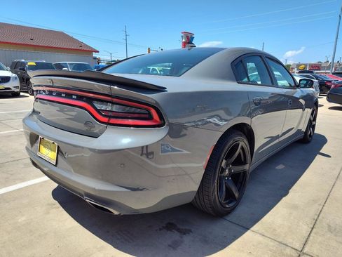 Used 2017 Dodge Charger SXT w/ Plus Group RWD image 4