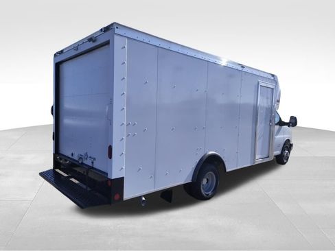 New 2026 Chevrolet Express 4500 w/ Power Convenience Package RWD image 3