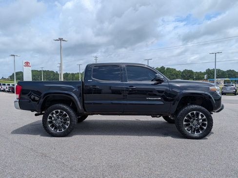 Used 2017 Toyota Tacoma SR5 w/ Tow Package AWD/4WD image 6