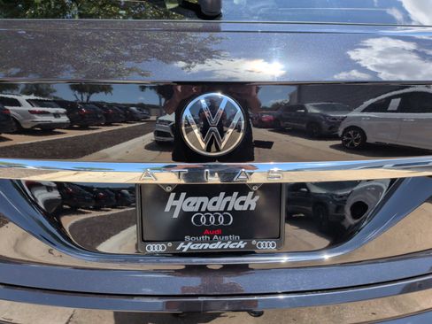 Used 2022 Volkswagen Atlas Cross Sport SEL R-Line AWD/4WD image 39