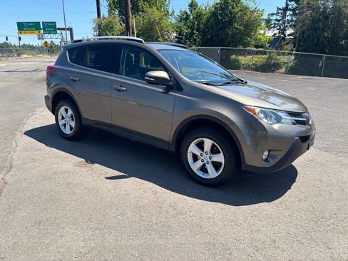 Used 2014 Toyota RAV4 XLE AWD/4WD image 29
