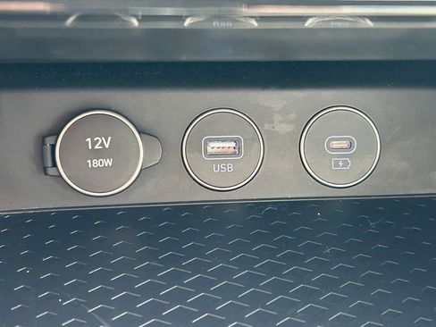 Used 2024 Genesis G70 2.5T image 27