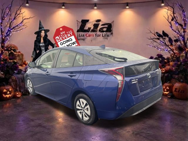 Used 2017 Toyota Prius Three w/ Advanced Technology Package FWD image 5
