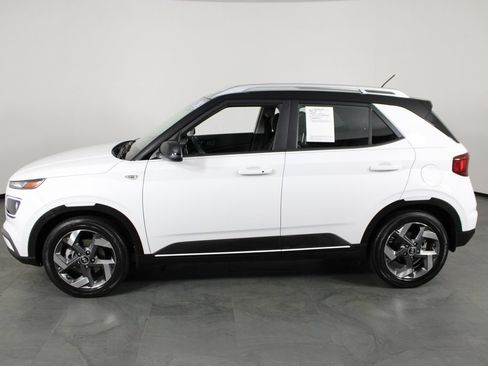 Certified 2024 Hyundai Venue Limited FWD image 12