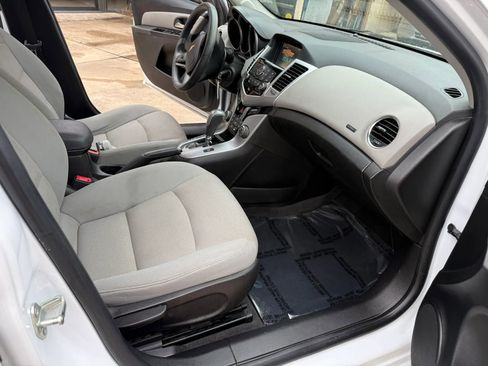 Used 2015 Chevrolet Cruze LT FWD image 19