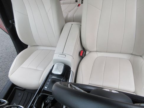 Used 2022 Mercedes-Benz GLB 250 4MATIC image 12